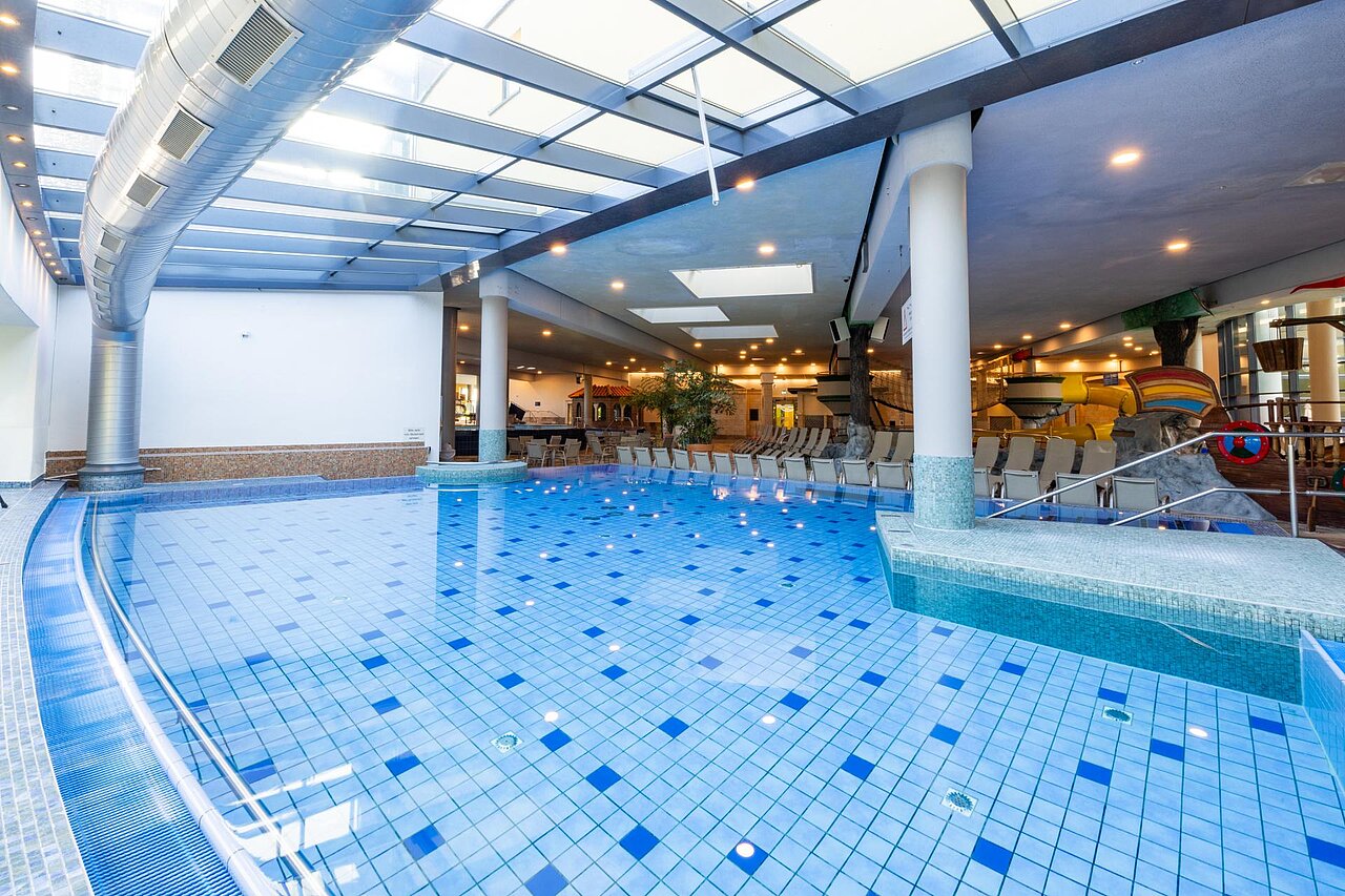 Ein Schwimmbecken im Ishara.